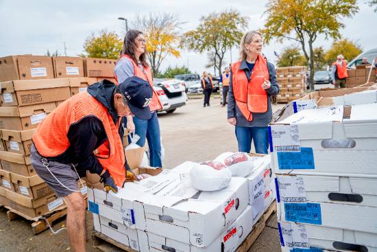 packing food for distribution